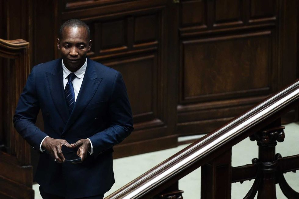 Soumahoro flirta con la destra pur di racimolare una poltroncina