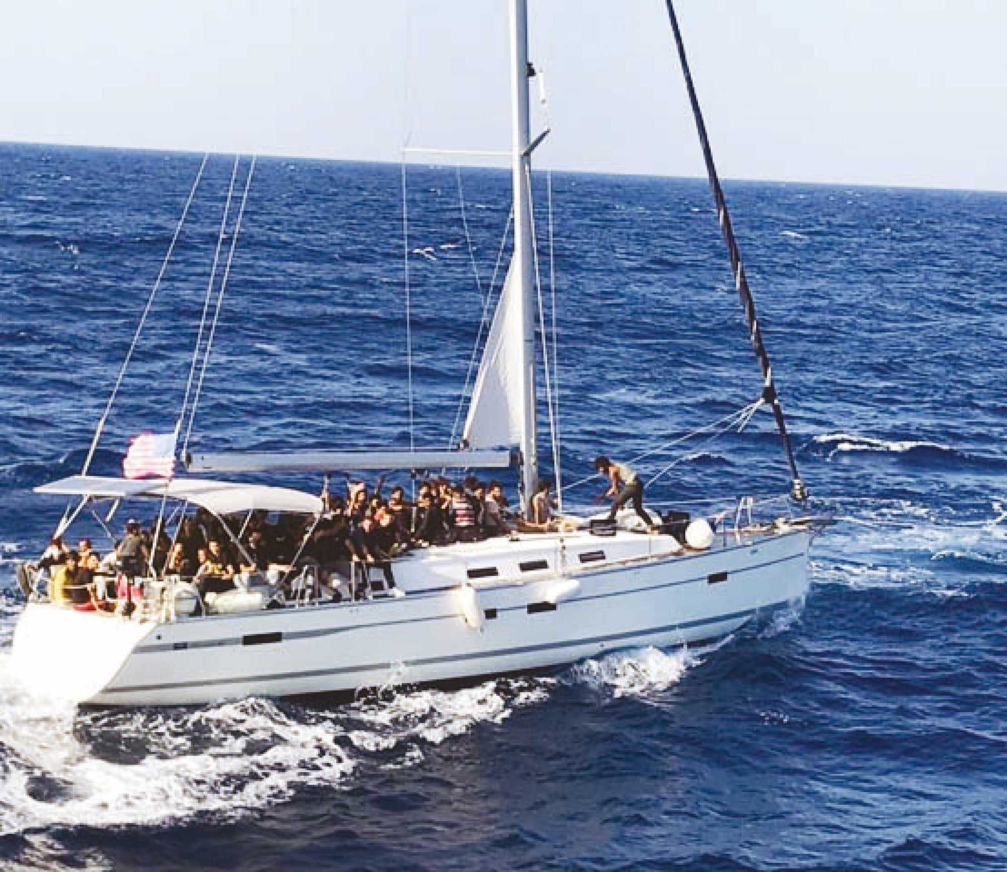 Ormai lo ammettono apertamente. «Macché delinquenti, gli scafisti sono eroi»