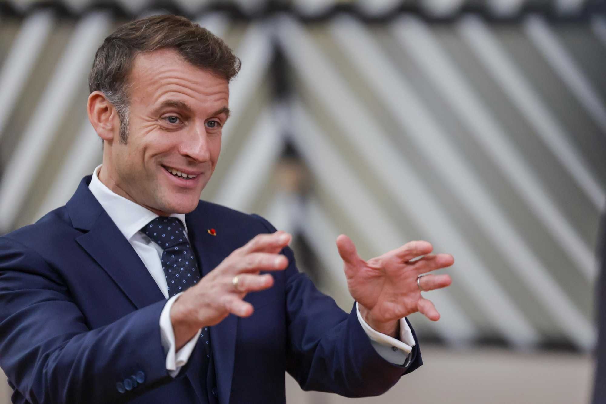 Macron voltagabbana: fa già affari con Putin