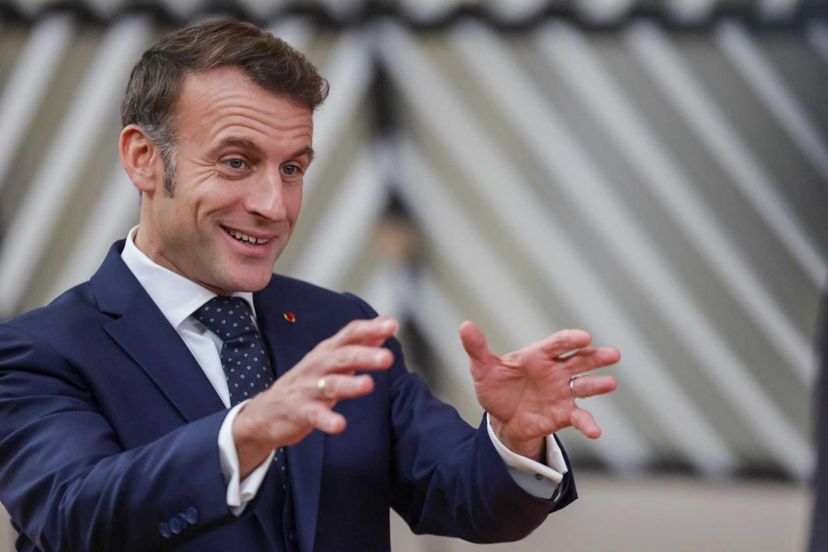 Macron voltagabbana: fa già affari con Putin