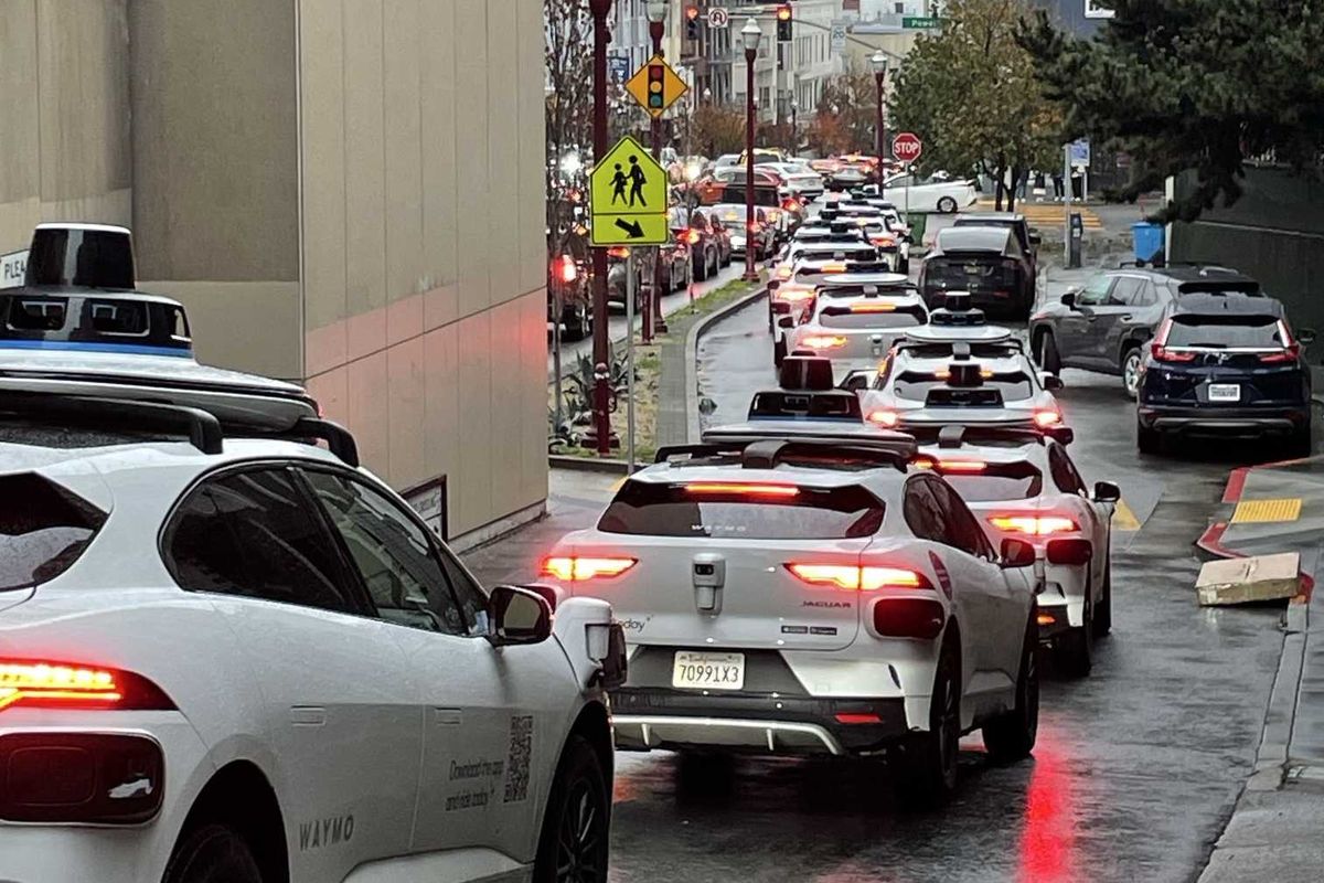 Auto senza conducente, la lezione di Waymo