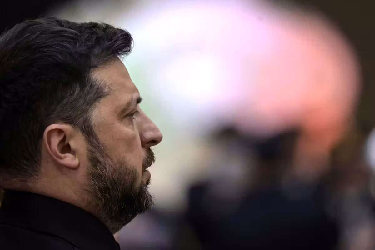 Referendum sul piano Trump, Zelensky è disponibile. Il Cremlino: accordo vicino