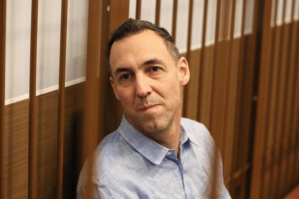 Il dialogo tra Russia e Francia riparte dal politologo prigioniero