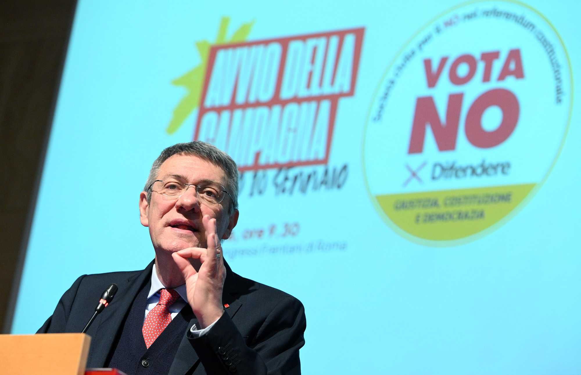 Per Landini l’Italia è un regime, Caracas no