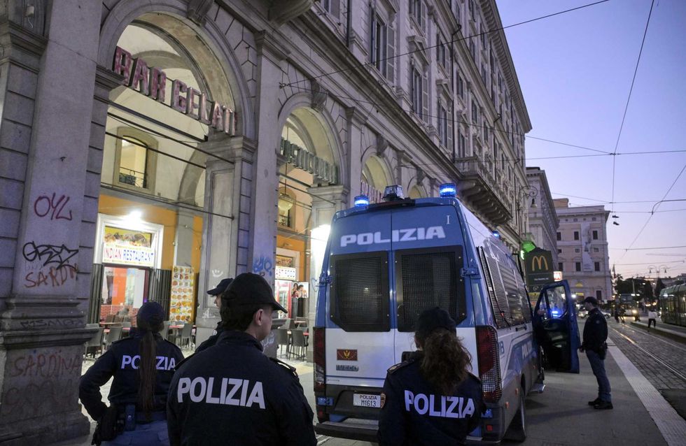 Bande di clandestini scatenati. Paura e pestaggi in mezza Italia