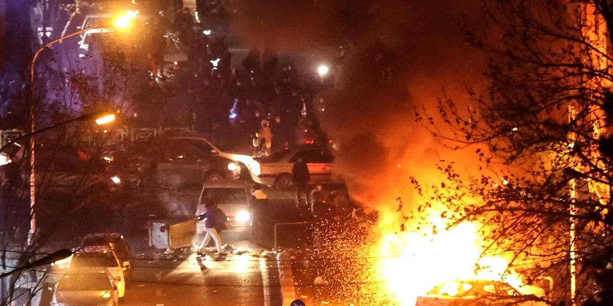 trump promette aiuto agli iraniani massacrati mosca inaccettabile