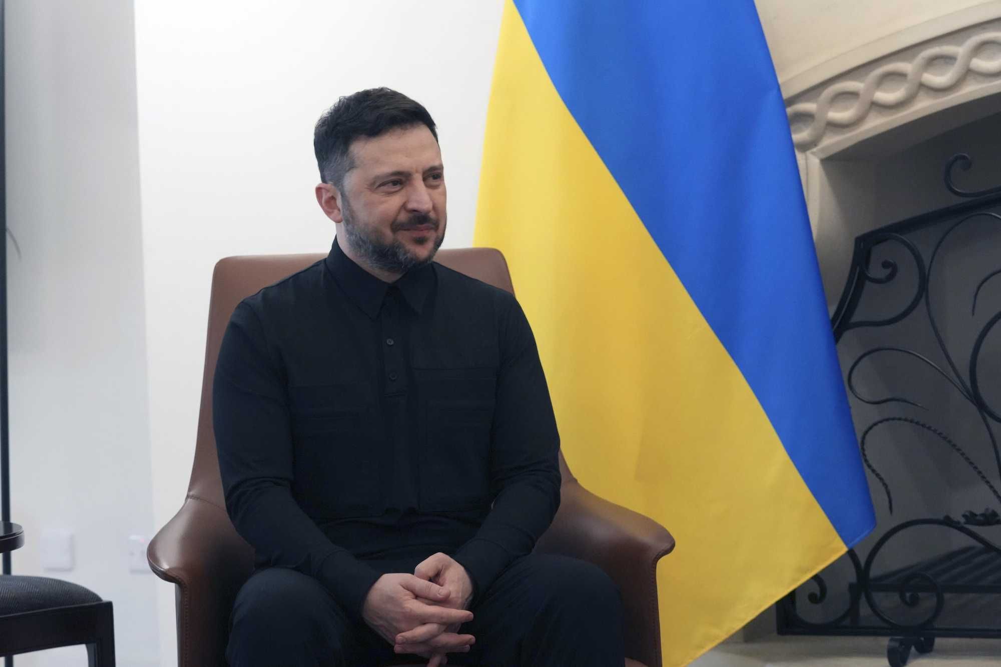 Zelensky crolla pure nei sondaggi
