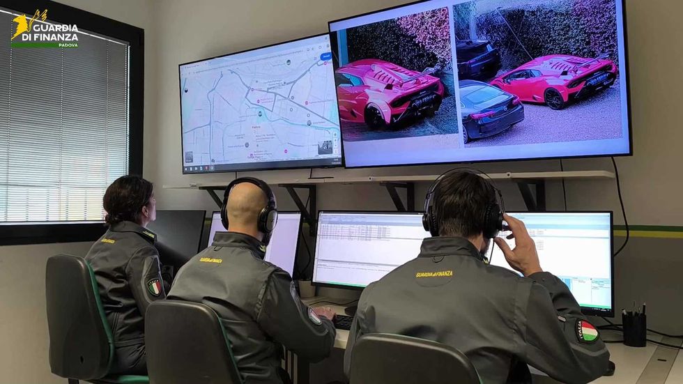 Truffe agli anziani, 1.200 vittime. Ferrari e bella vita con il bottino