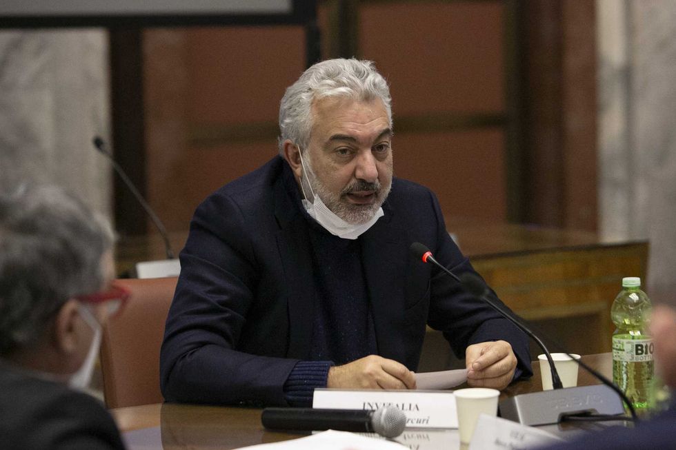 Mascherine farlocche comprate dai cinesi senza dovuti controlli. Parla l’uomo di Arcuri