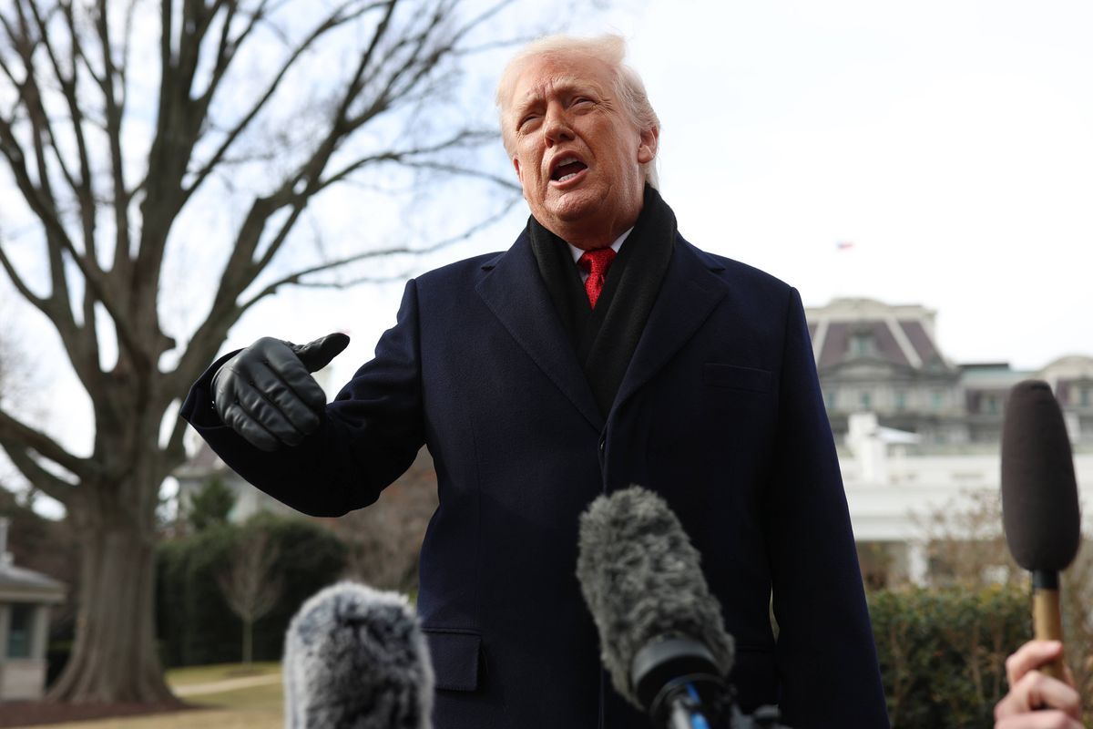 Trump droht mit Zöllen gegen jede Nation, die sich den US-Bemühungen zur ...