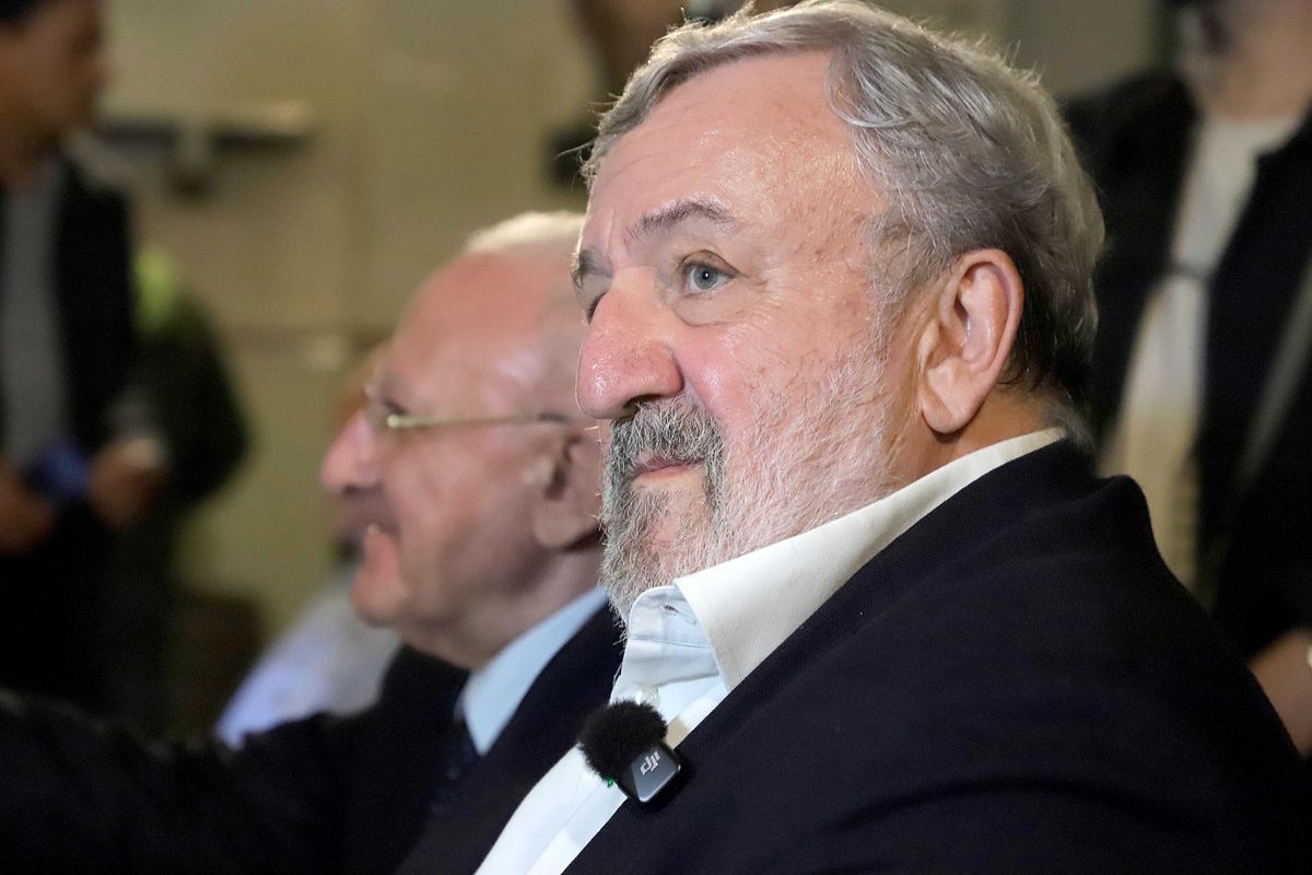 Trovato lo stipendio per Emiliano: Puglia sbloccata