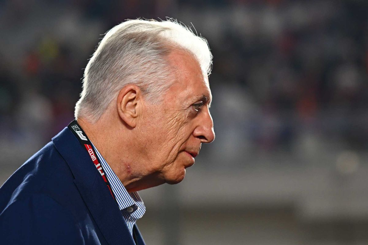 Pure Mr. Ferrari scende dalla Ferrari di Jaki