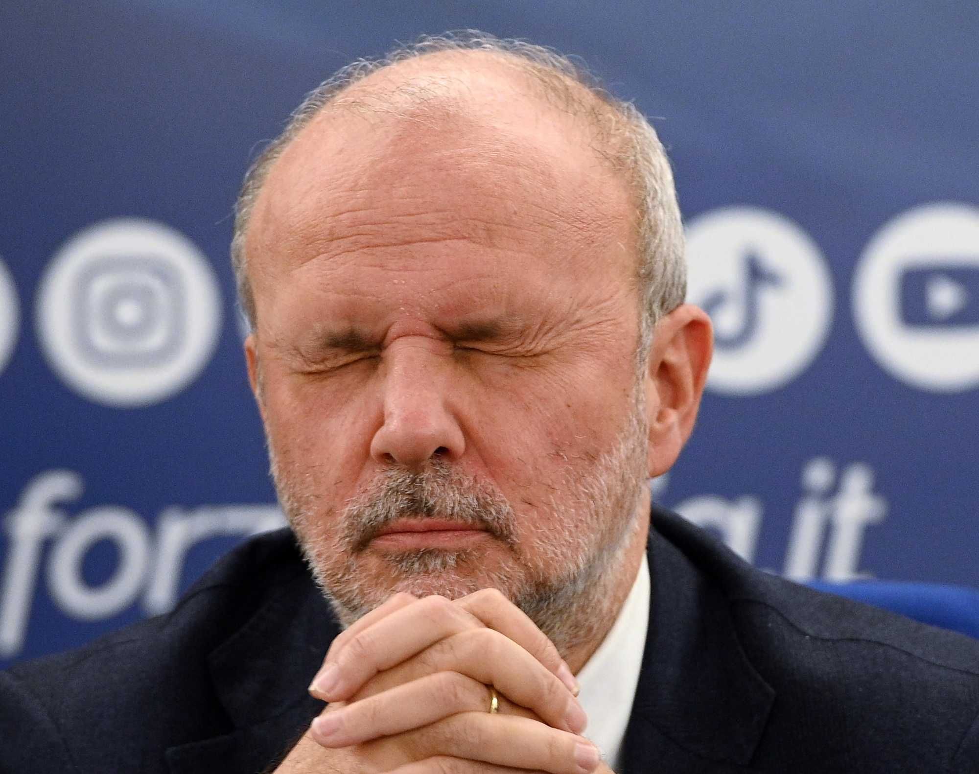 Schillaci si accorge delle liste d’attesa truccate e ammette di essere inutile