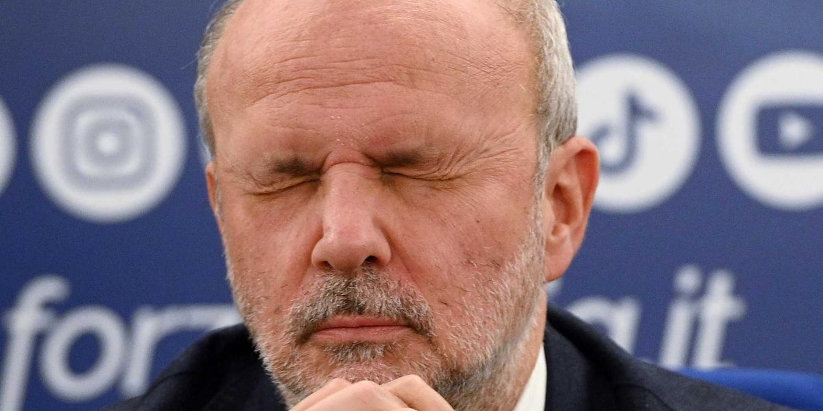 Schillaci si accorge delle liste d’attesa truccate e ammette di essere inutile