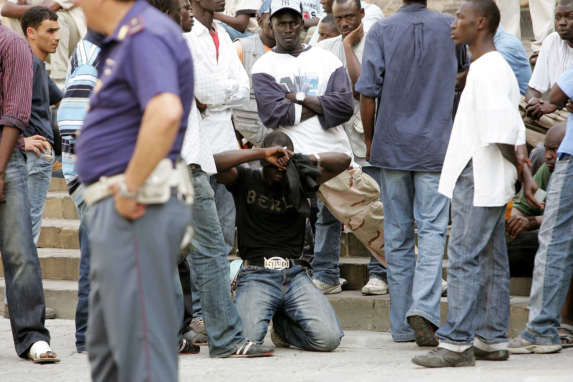 La misura più educativa è rimpatriare lo straniero che non rispetta le leggi