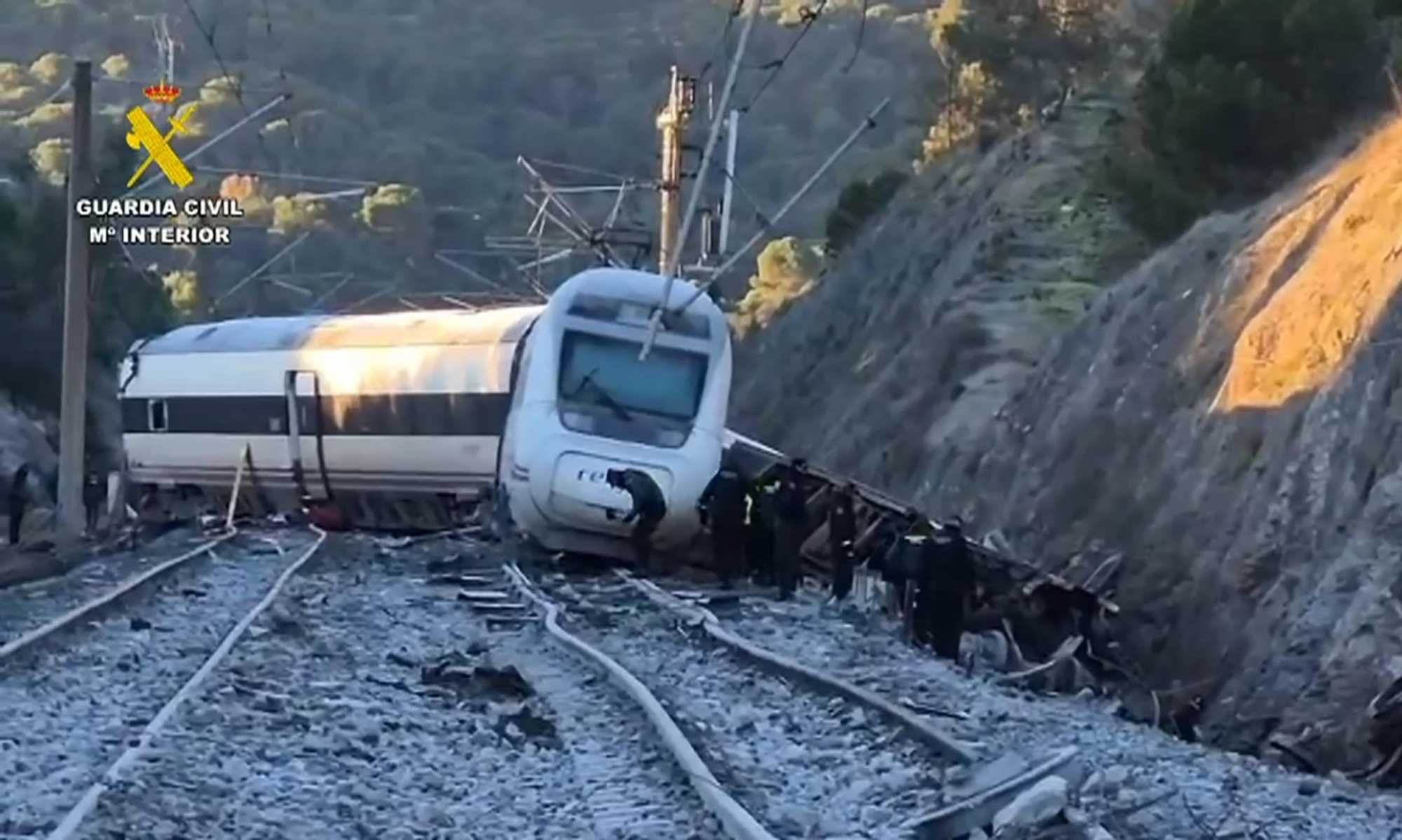 Schianto fra treni, strage in Spagna per un binario guasto da tempo