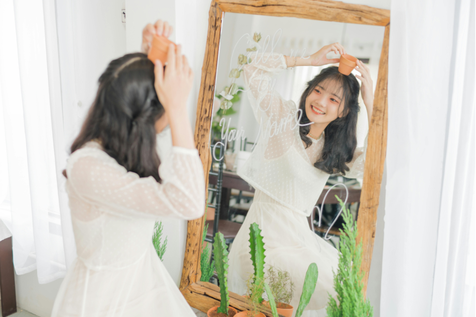 mirrors, mirror, how mirrors work, mirror image, text in mirrors