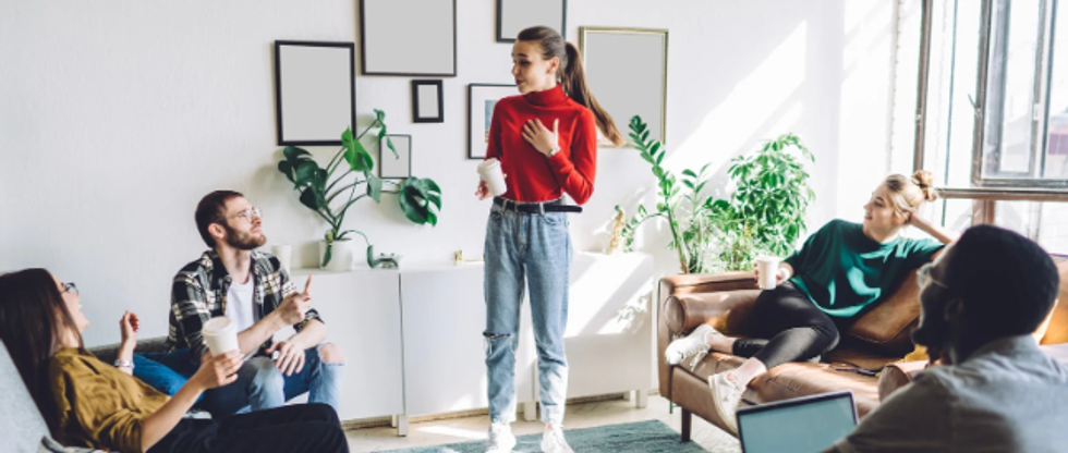 woman speaking, female storyteller, audience, coffee, public speaking,