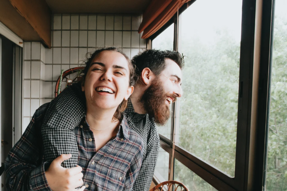 tips for happy marriage, happy marriage, relationships, relationship advice, ask reddit, couples, happy couple, chores