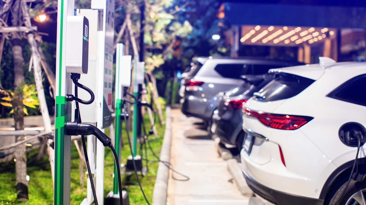 Gli incentivi statali per i veicoli elettrici sono regali ai ricchi con soldi dei cittadini