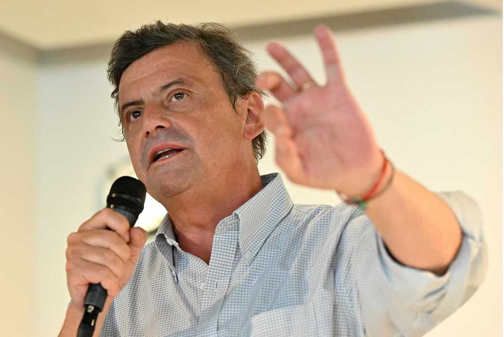 Fi corteggia Calenda. Con la benedizione del fratello del Cav