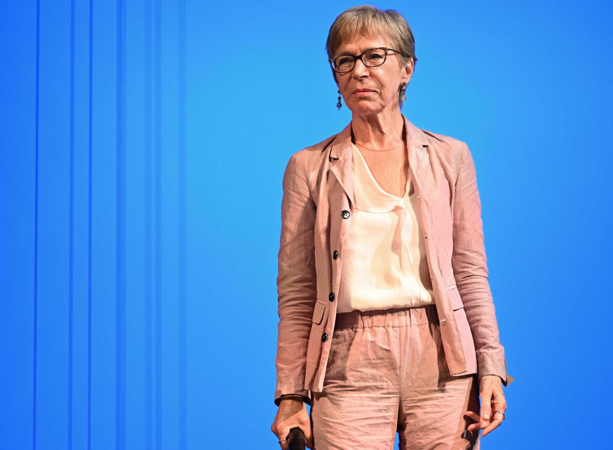 Se piovono coltellate è colpa del governo. Gabanelli dà i numeri