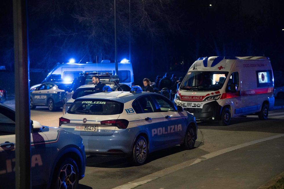 Punta pistola agli agenti: freddato un pusher