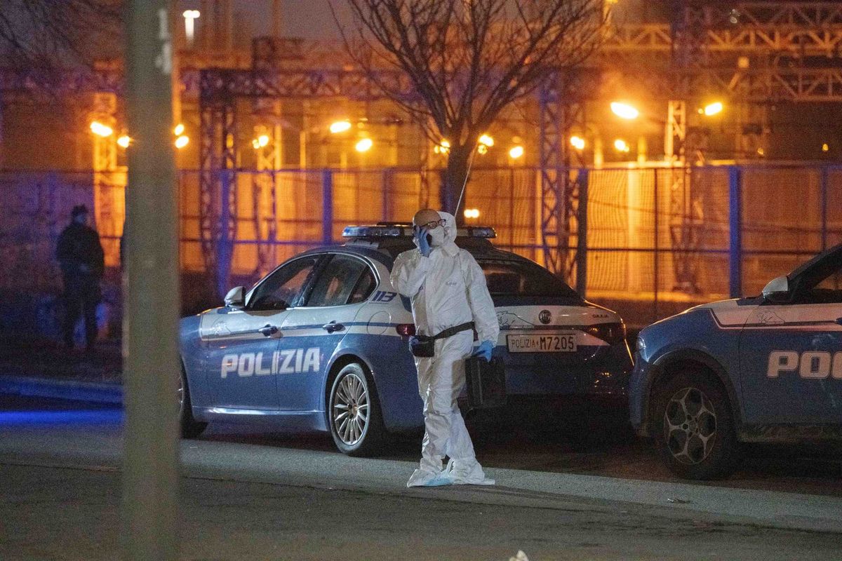 Il poliziotto rischia 21 anni di carcere. È indagato per «omicidio volontario»