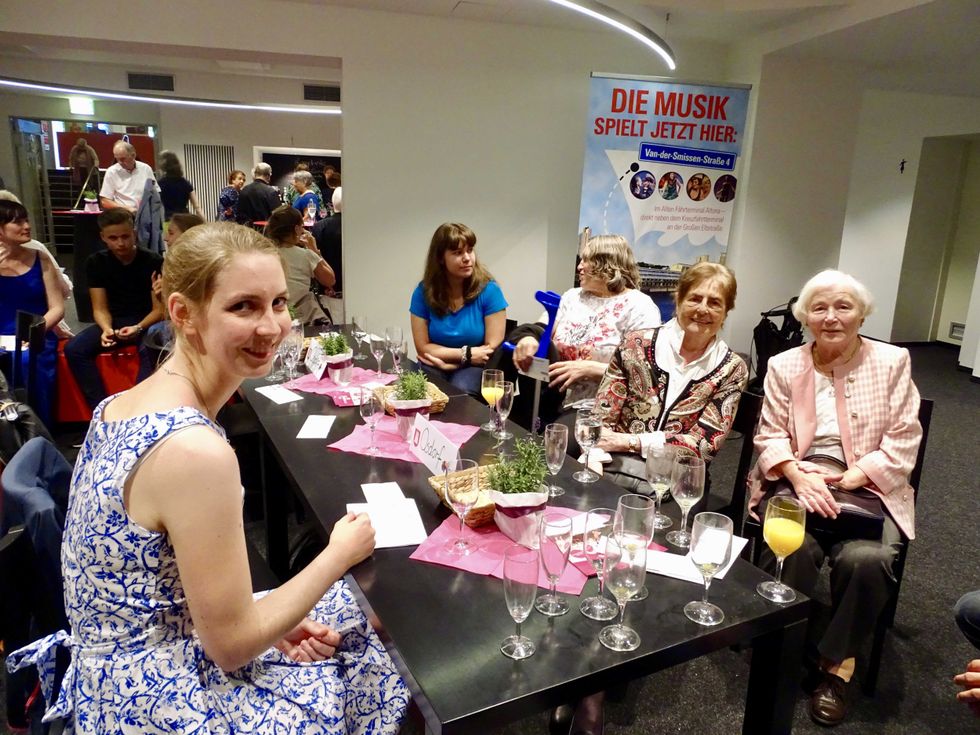 seniors, loneliness, germany, elders, students