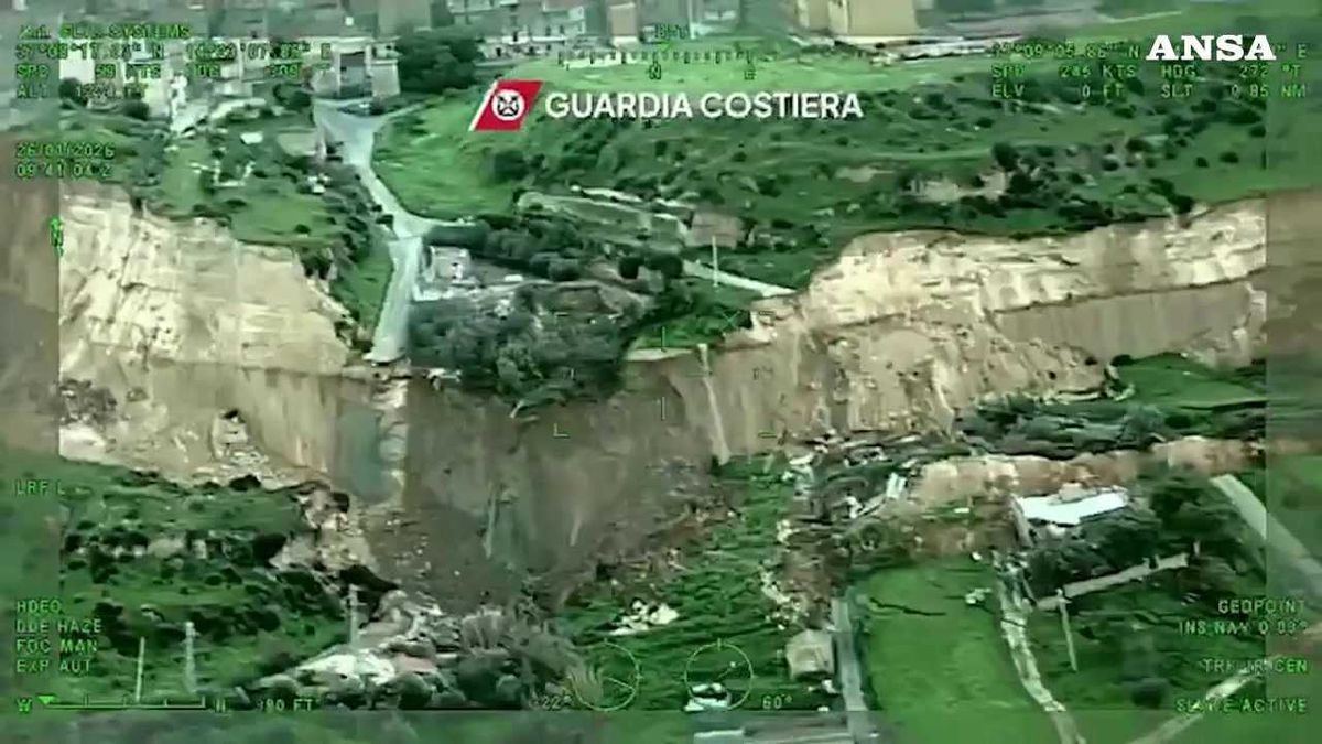 Niscemi, le immagini dall'elicottero della Guardia Costiera