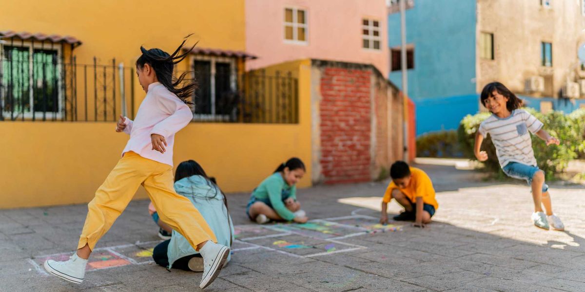 Non ci sono più bimbi e ai pochi rimasti appioppano la multa perché schiamazzano