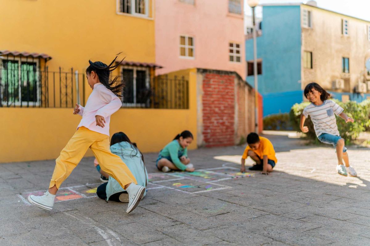 Non ci sono più bimbi e ai pochi rimasti appioppano la multa perché schiamazzano