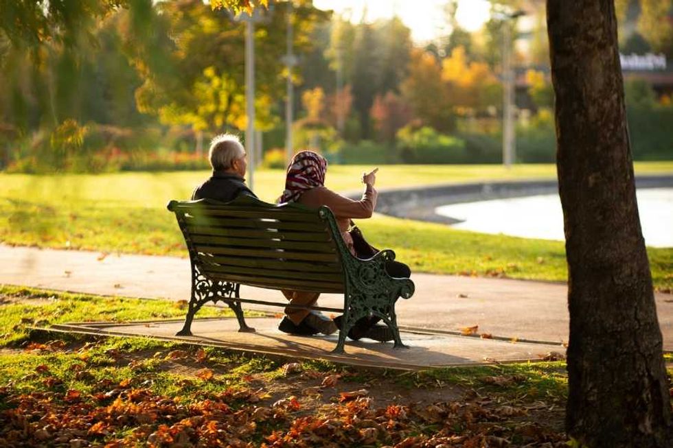 retirement, retired couple, park, relaxation, where to retire