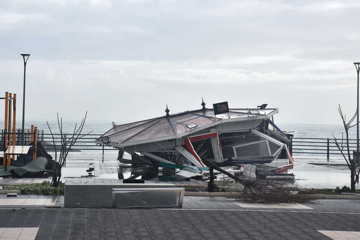 Mareggiate fuori dalle polizze, caos rimborsi