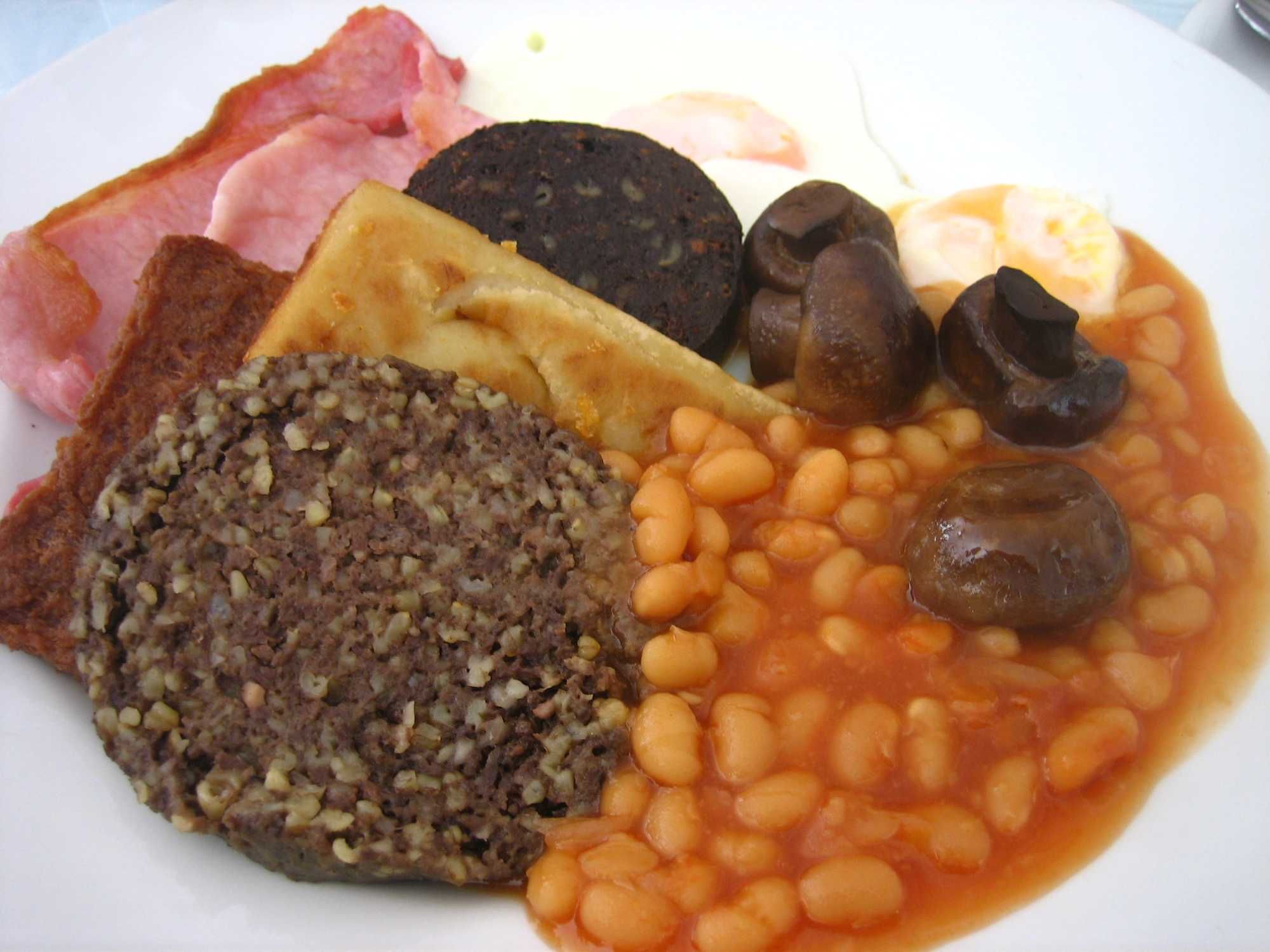 haggis, beans, bacon, english food, scottish food, mushrooms