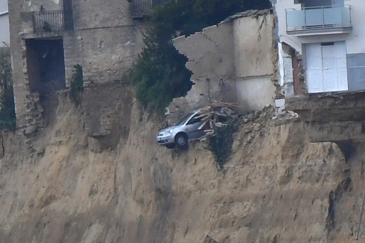 «La frana di Niscemi è peggio del Vajont». Stop a tasse e mutui
