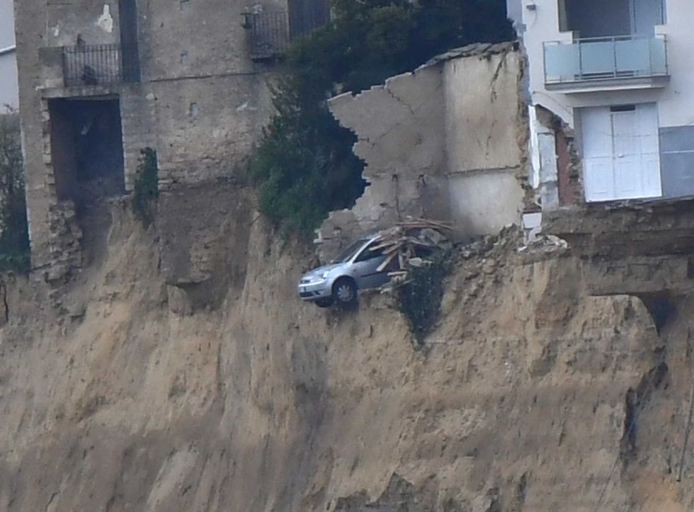 «La frana di Niscemi è peggio del Vajont». Stop a tasse e mutui