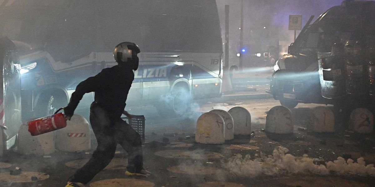 primi arresti dopo la folle guerra di torino