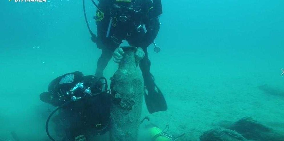 la gdf scopre una antica nave romana nelle acque dello ionio