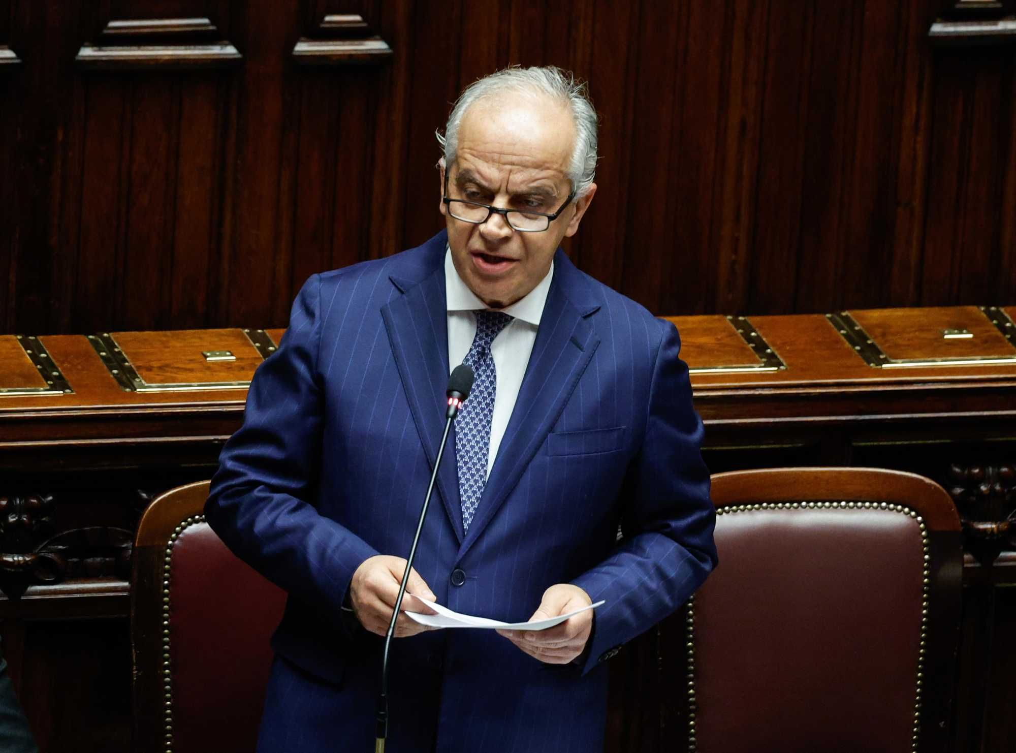 Piantedosi: «È guerra allo Stato». Niente risoluzione con l’opposizione