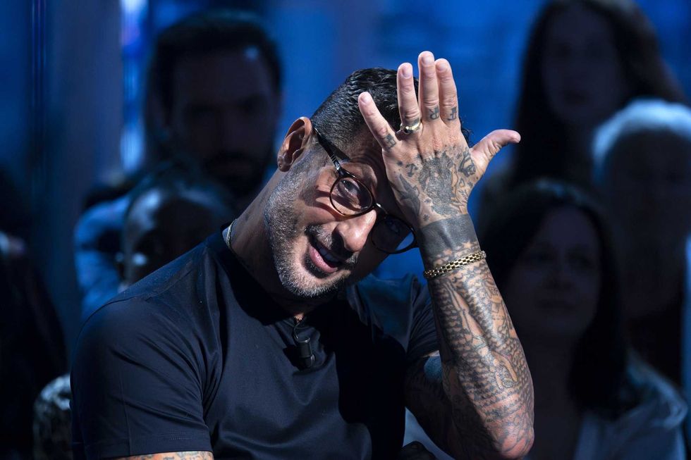 Instagram spegne la tv di Corona: «Violazioni multiple delle regole»