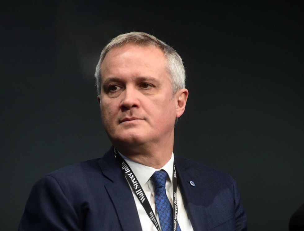 Mediolanum riempie i soci di dividendi