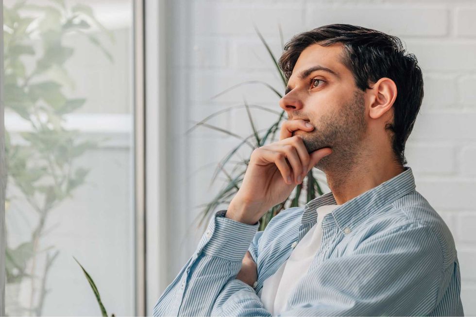 smart people, intelligence, thoughtfulness, thinking before speaking, signs someone is intelligent