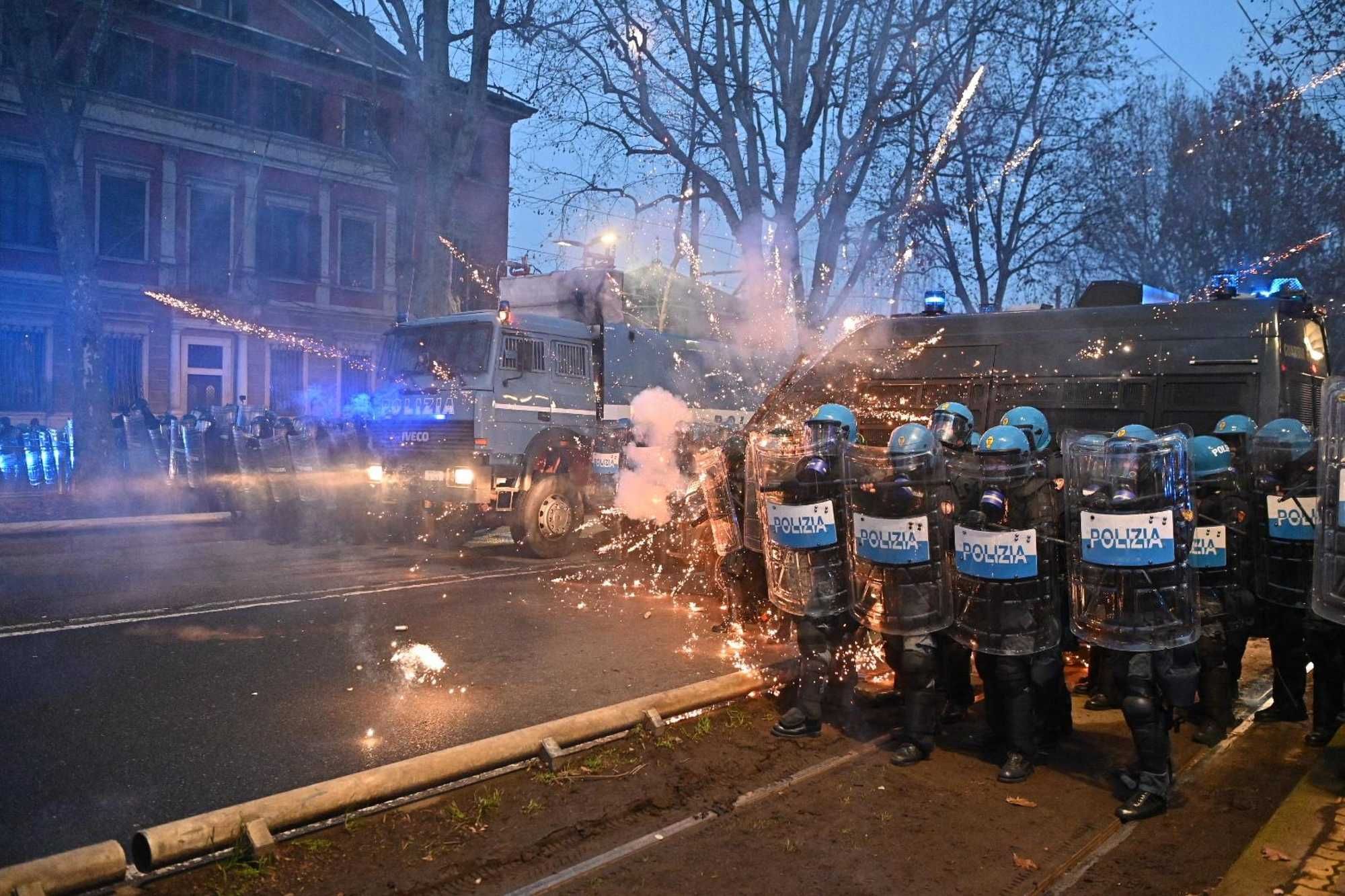 Ora mani libere ai poliziotti per difenderci dai criminali