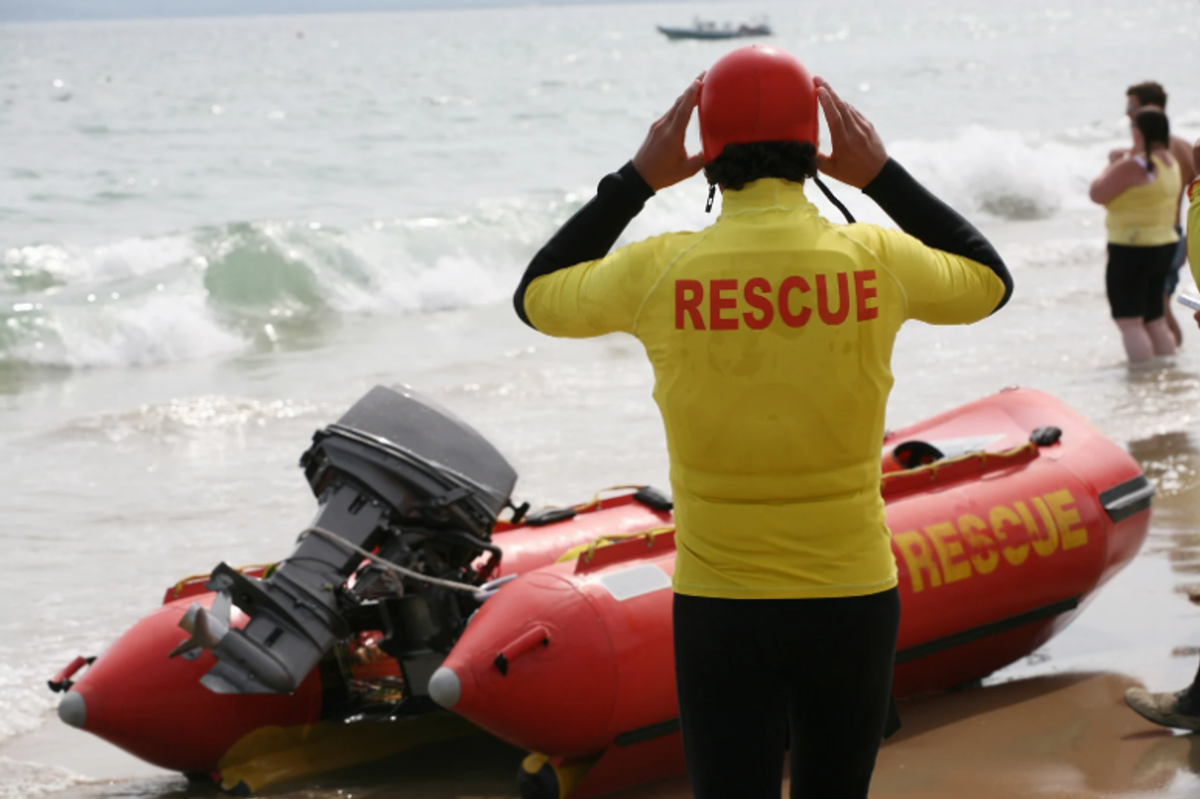 austin appelbee, hero, heroic, heroic teenager, hero teenager, swept out to sea, ocean rescue
