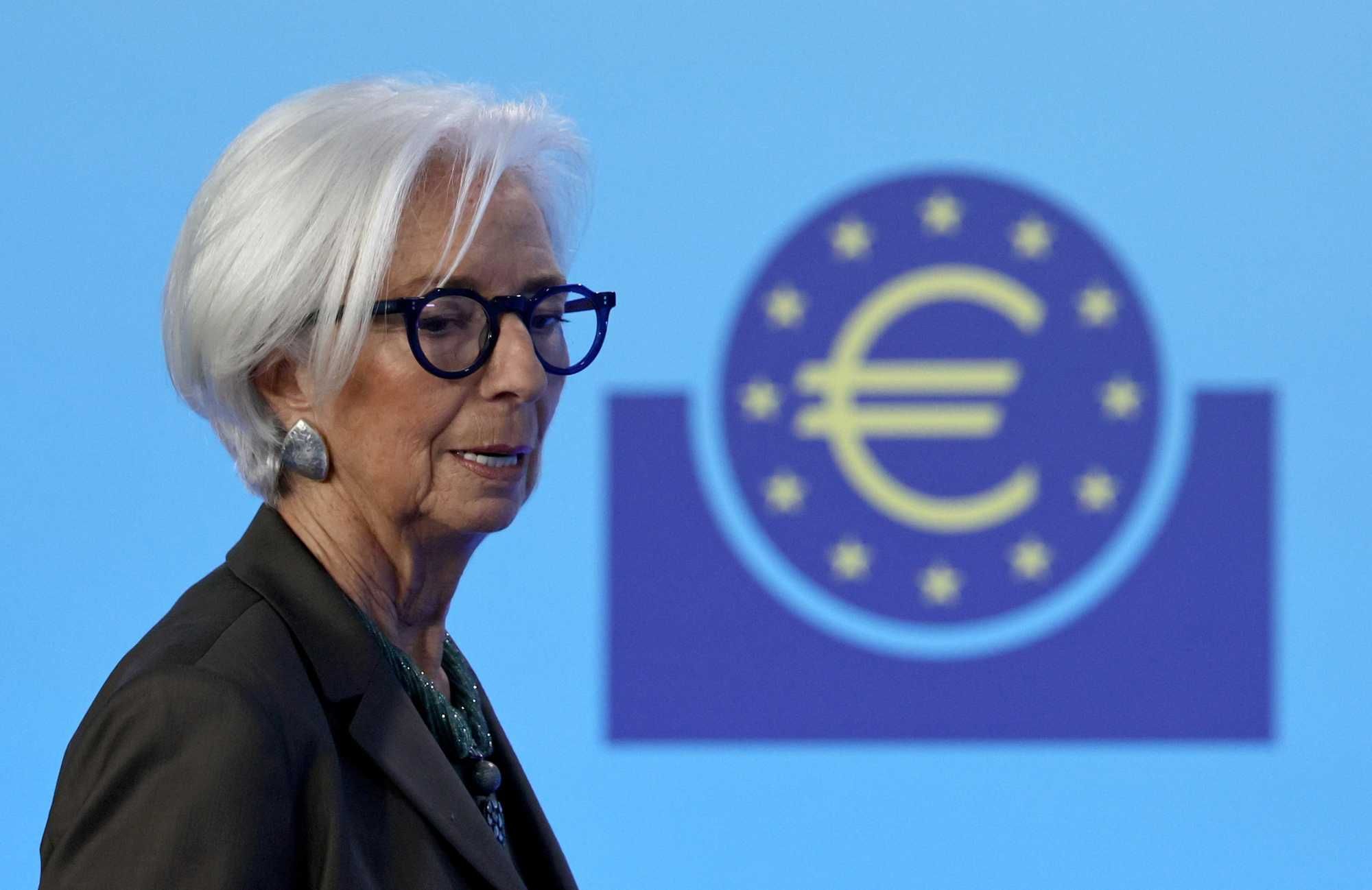 La Lagarde pensa al rialzo dei tassi: Borse giù
