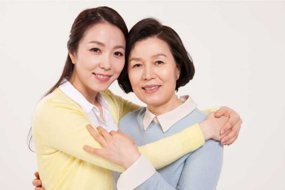 A beautifully simple Korean phrase said to loved ones having a hard day is bringing people to tears