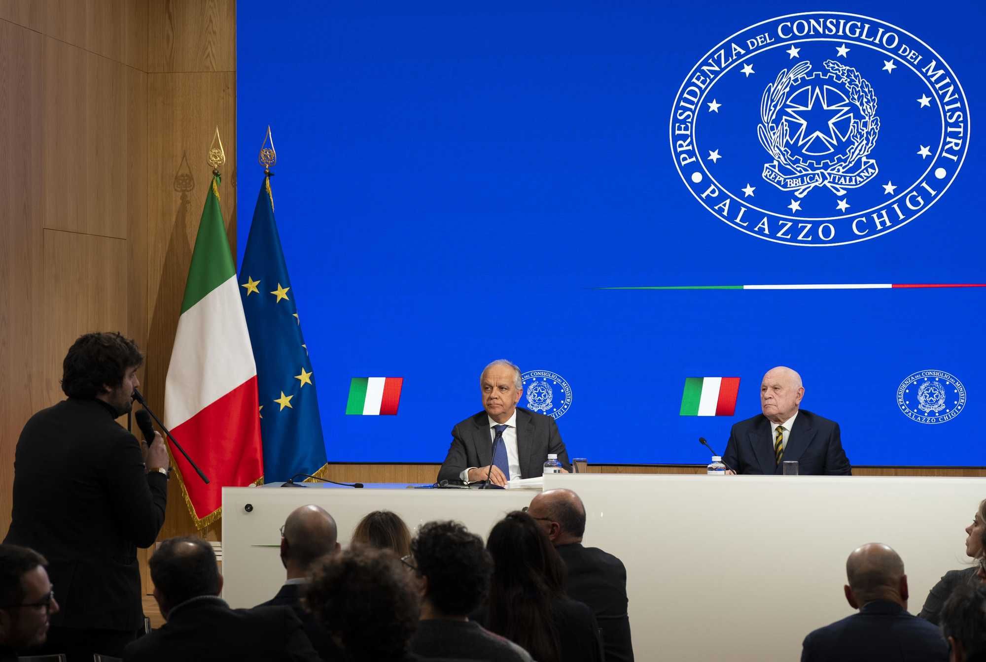 Approvato il decreto Sicurezza: ci sono «scudo» e fermo preventivo