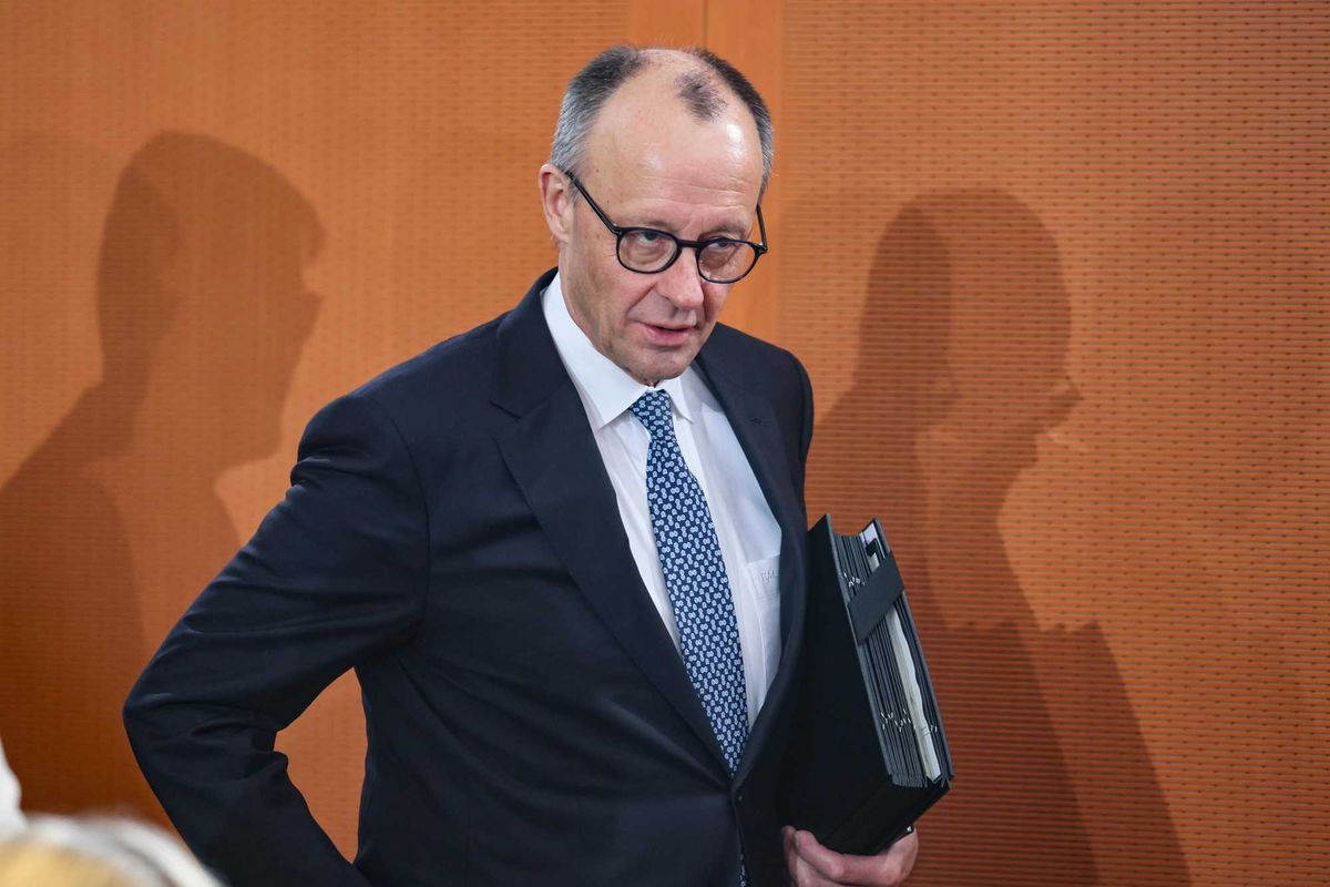 Super-caccia, Merz molla Parigi per Roma