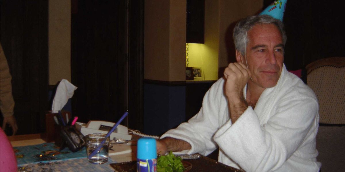 ragazze strangolate durante gli abusi e poi sotterrate fuori dal ranch di epstein da Laverita.info ragazze strangolate durante gli abusi e poi sotterrate fuori dal ranch di epstein